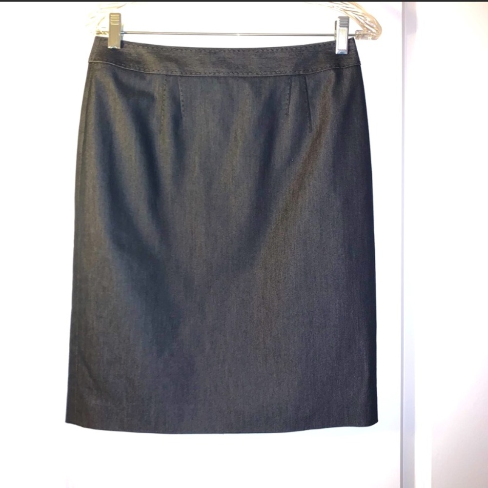 Halogen denim look pencil skirt Size 4 EUC